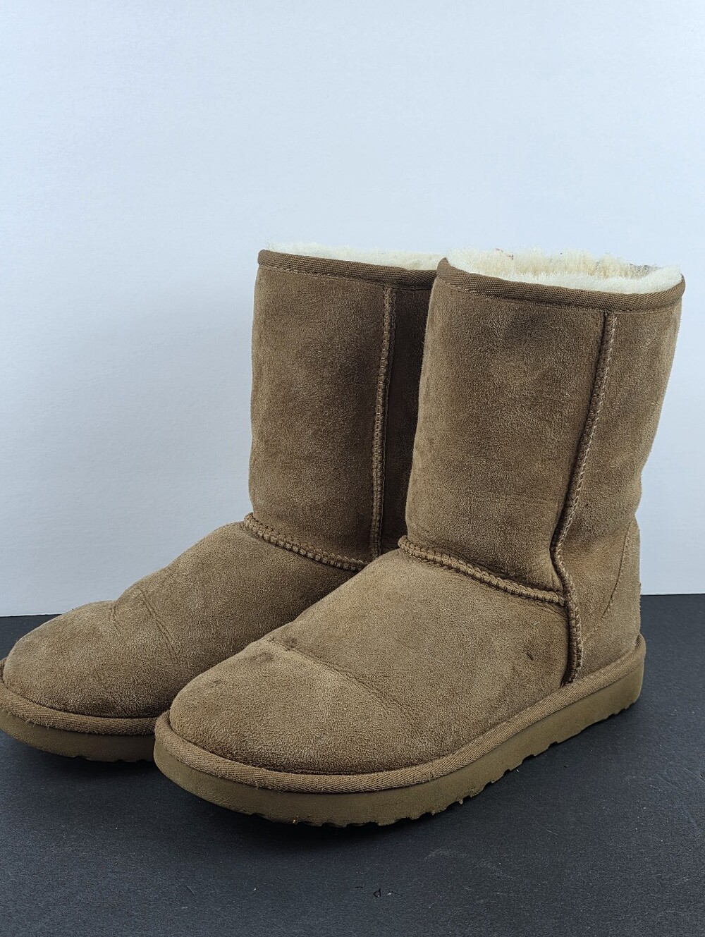 UGG Classic Short II 1016223 Chestnut Suede Shearling Boots Women’s Size 9